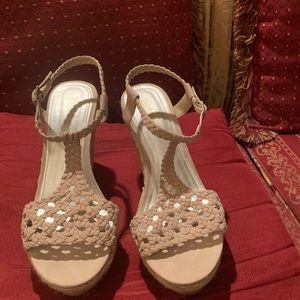 Cute summer wedge heel sandle, size 9 1/2.